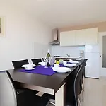 Apartman Zulijani Helis B5 *