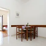Zulijani Helis B5 Apartman